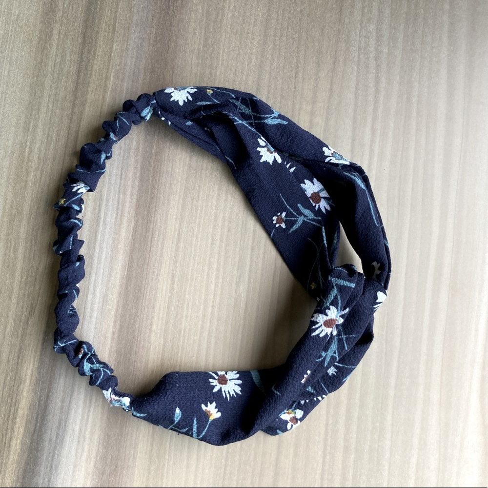 Floral headband with elastic